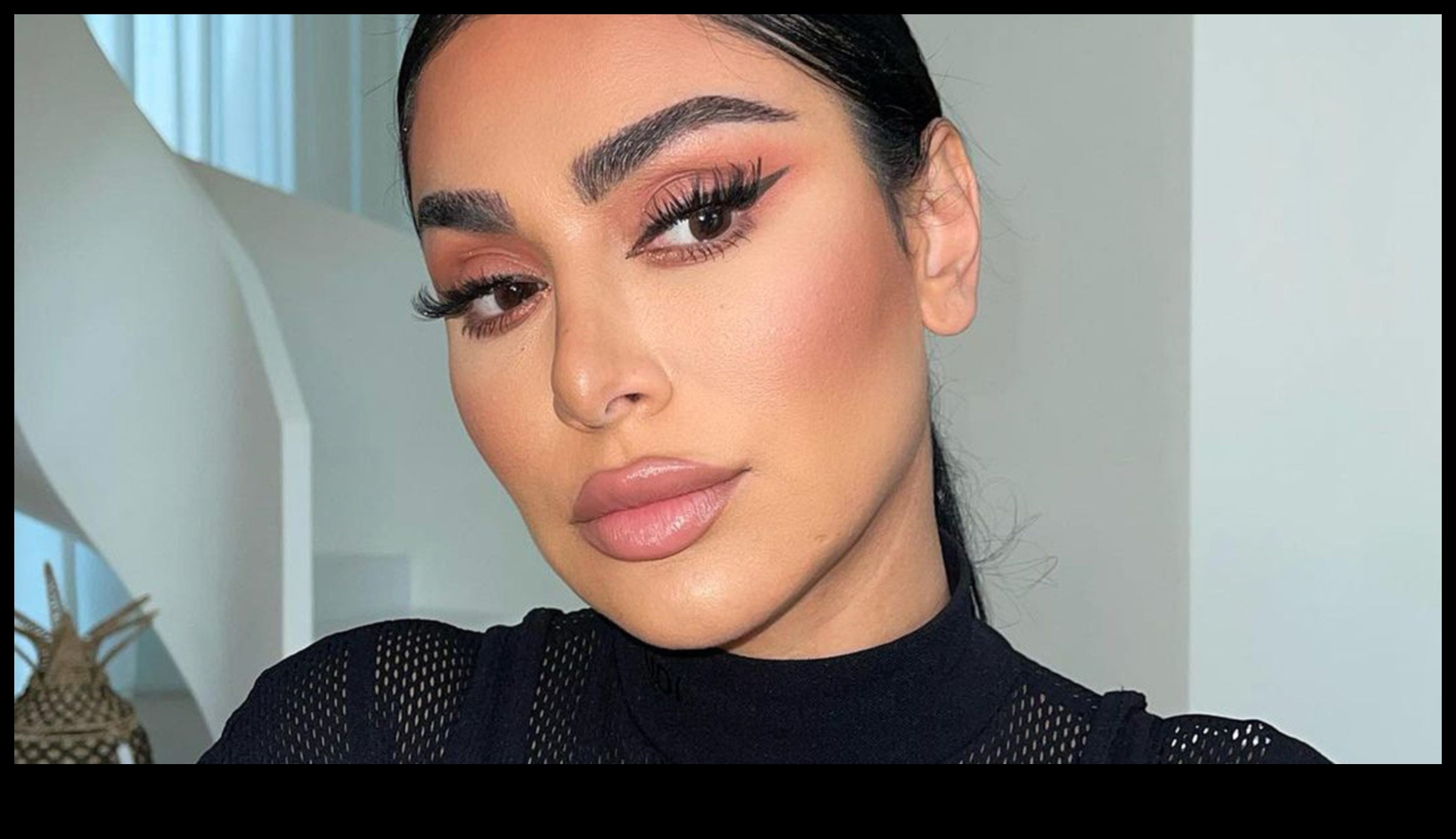 أحمر خدود جريء، توهج خفي: تحقيق الإشراق باستخدام تقنيات الماكياج الرائعة