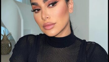 أحمر خدود جريء، توهج خفي: تحقيق الإشراق باستخدام تقنيات الماكياج الرائعة