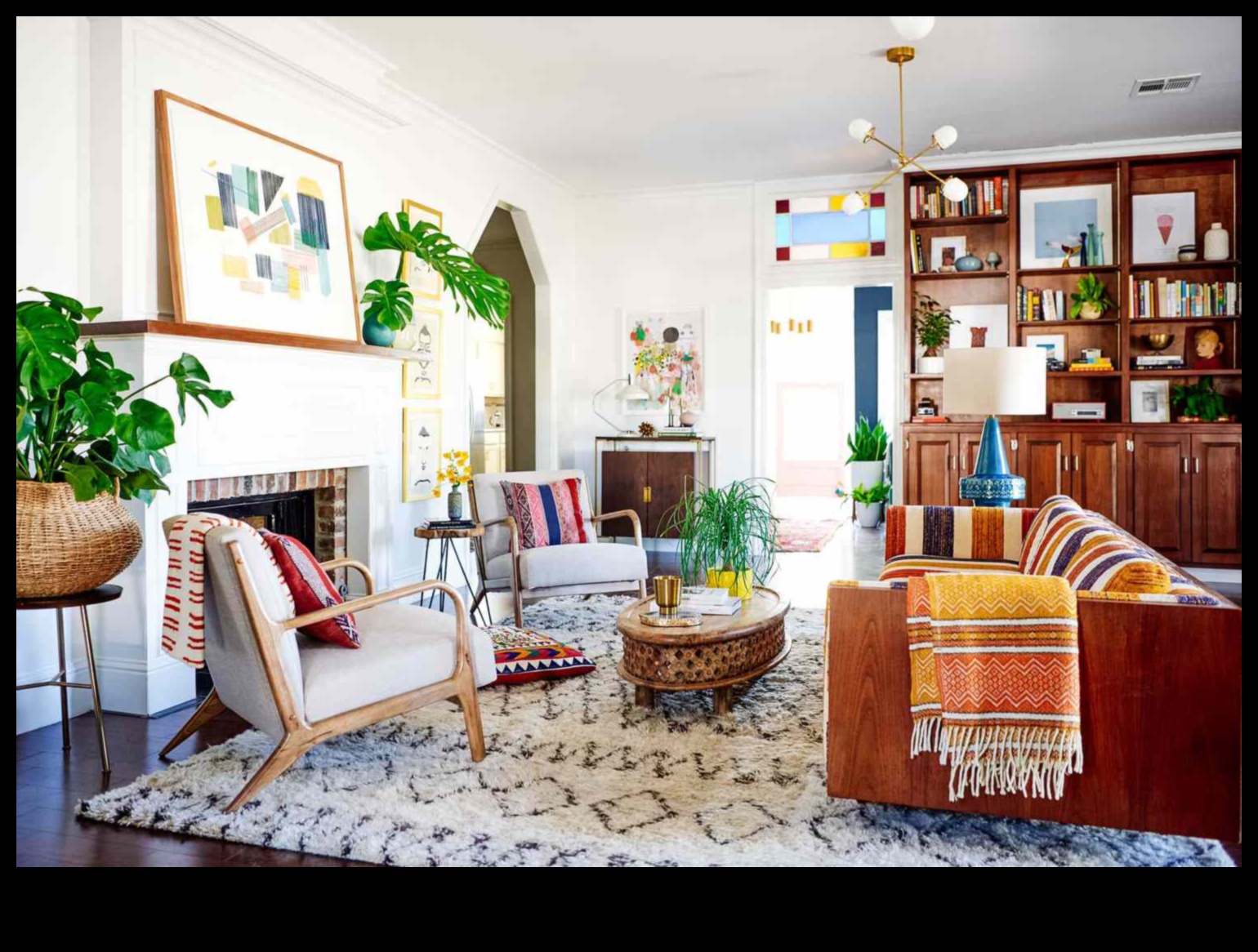 ما هي الأساسيات لإنشاء ديكور غرفة معيشة مغربية بلمسة معاصرة؟