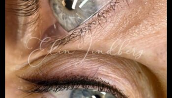 محدد العيون لجميع الأعمار: تعديل روتين مكياجك مع تقدمك في السن