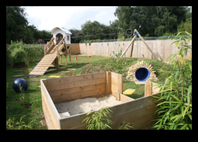 ملعب الجرو: بناء فناء خلفي آمن ومحفز