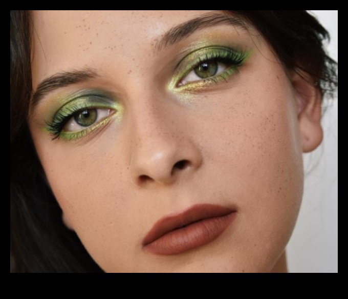 اتجاهات الماسكارا: تجربة التصاميم الهندسية والتجريدية