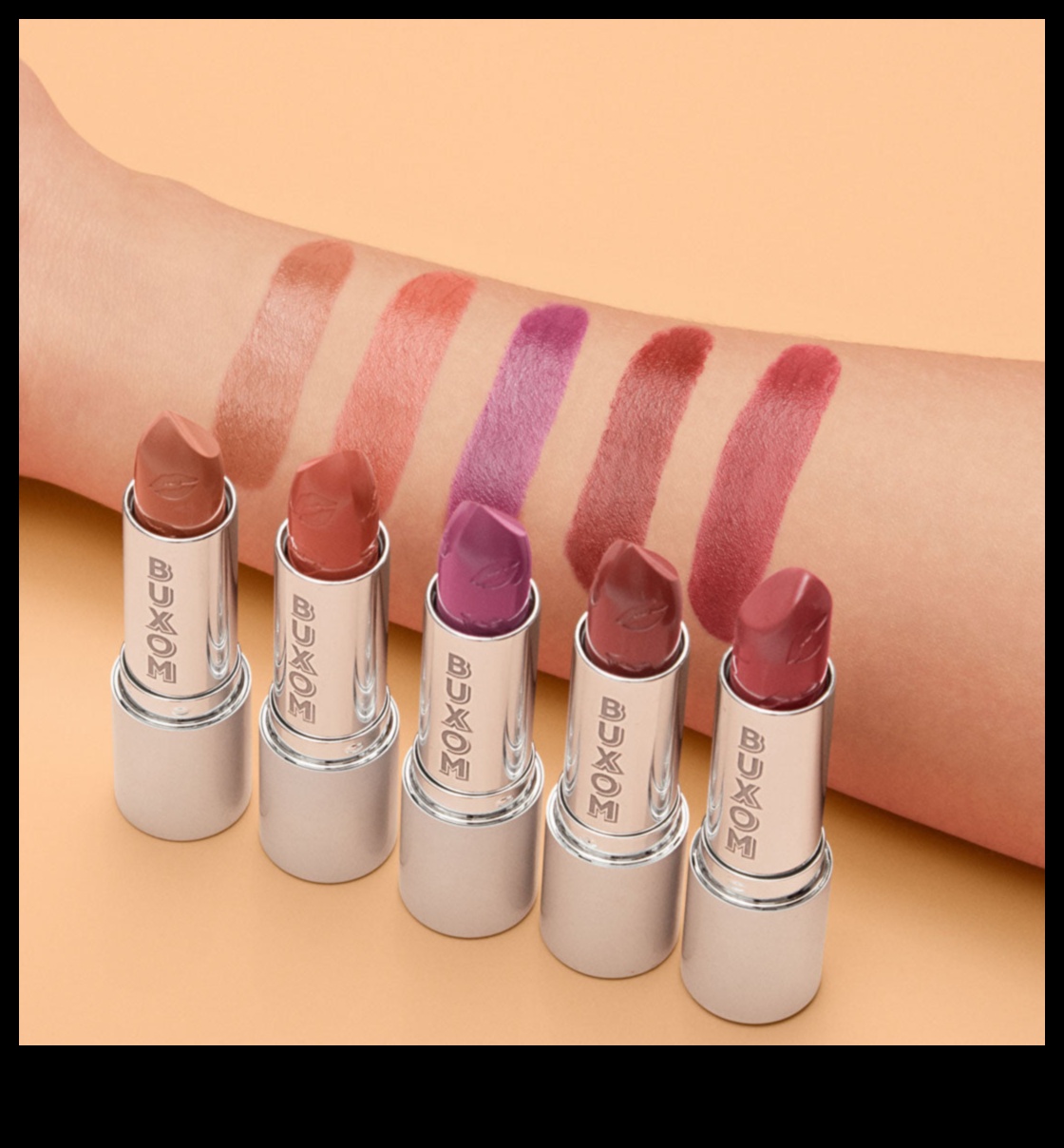 نظرية اللون في ملمع الشفاه: اختيار الظلال لتكمل لون بشرتك