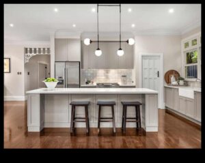 ما هي بعض أفكار ديكور المطبخ الصناعي الأنيق مع أضواء قلادة اديسون؟